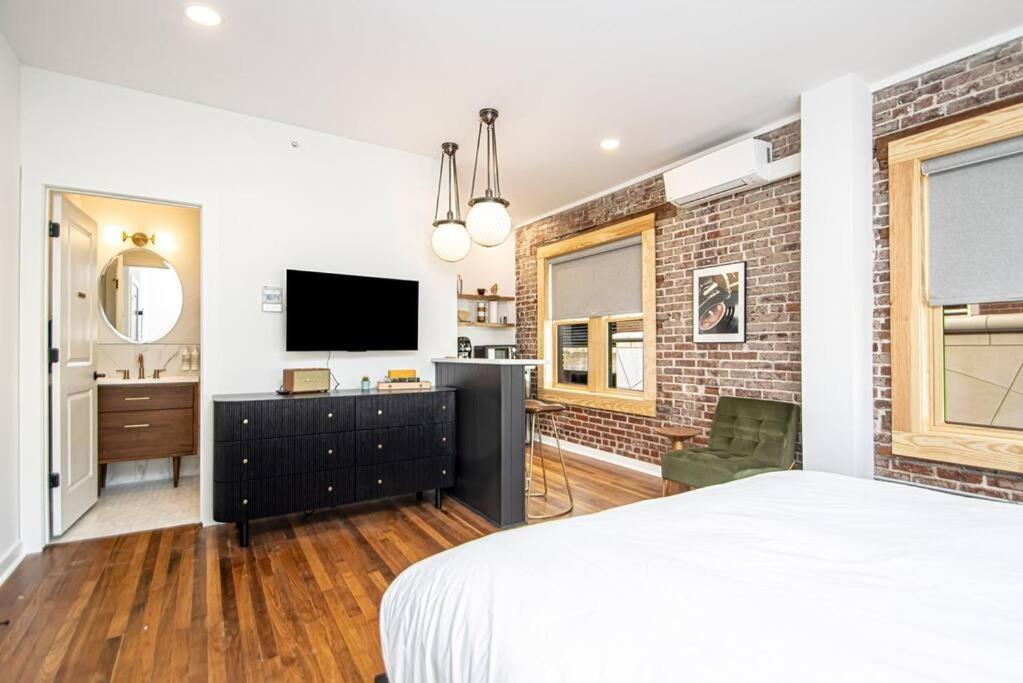 King Bed Stylish Studio In Heart Of Downtown Room # 200 Hot Springs Esterno foto