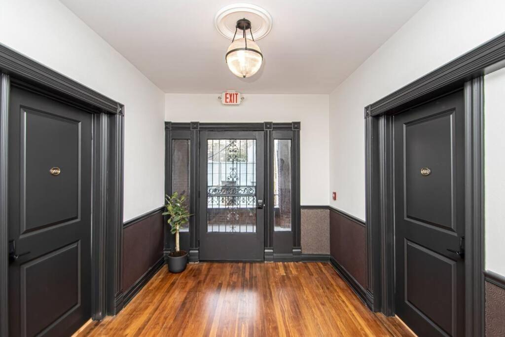 King Bed Stylish Studio In Heart Of Downtown Room # 200 Hot Springs Esterno foto